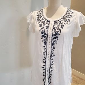 🌞🤍Time & Tru white embroidered rayon blouse